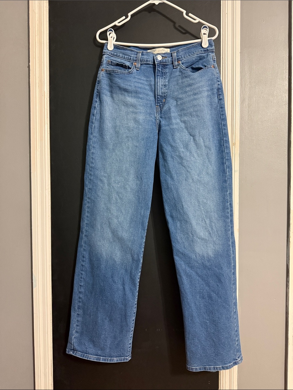Levi’s Heritage High Rise Loose Straight Jeans Size: 8 (29) Stretch Inseam: 31”